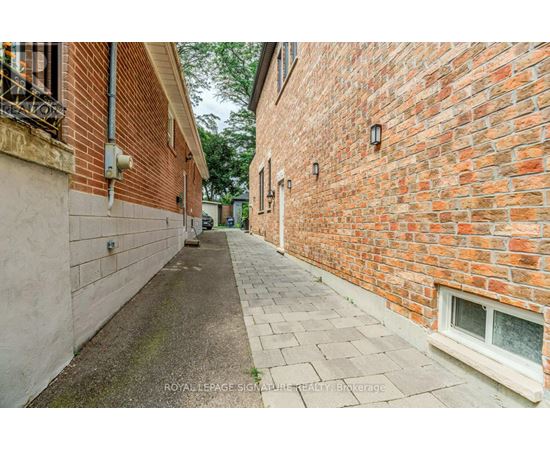 A narrow alleyway between two brick buildings.