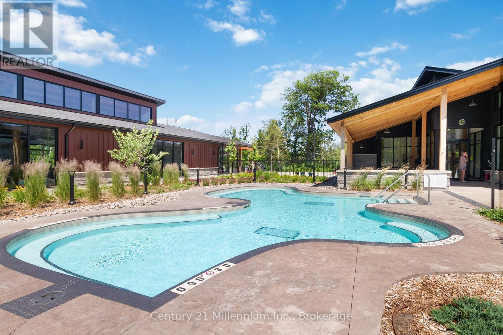 A pool with the wordssss written on it.