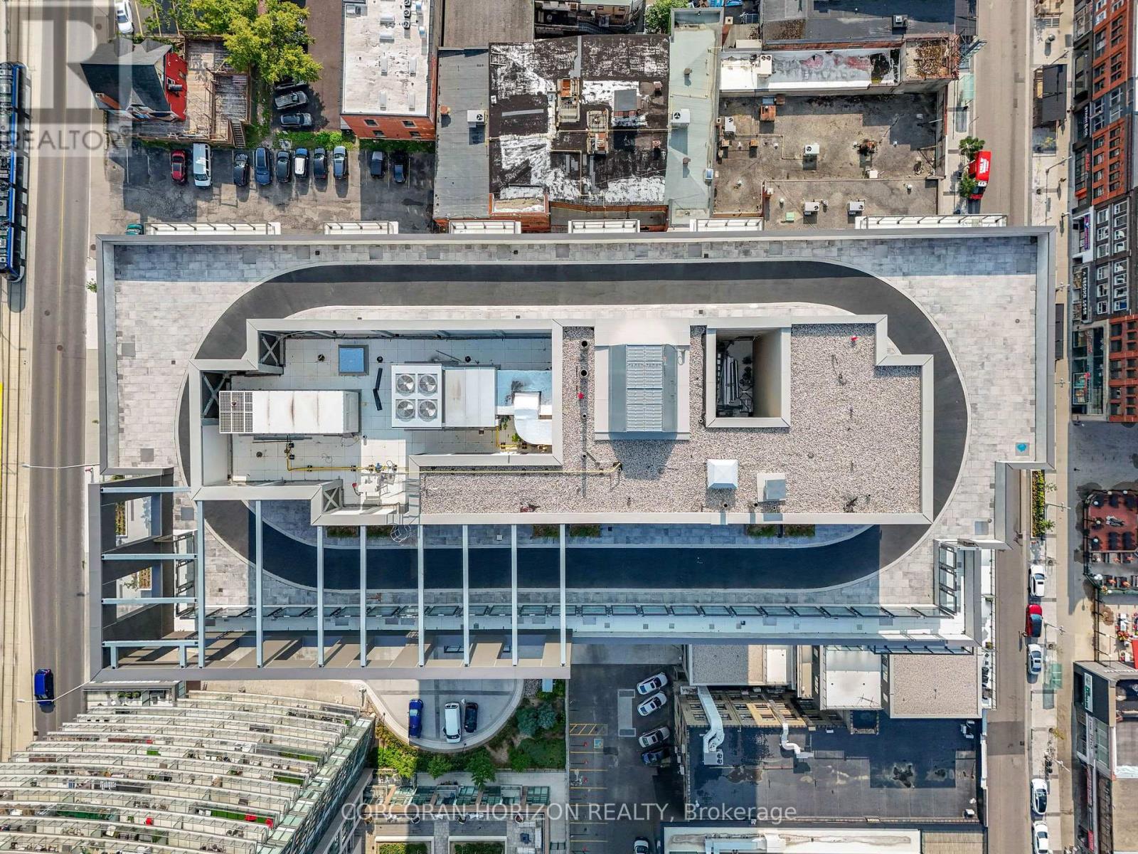 A top down view of a building with a pool in the middle.