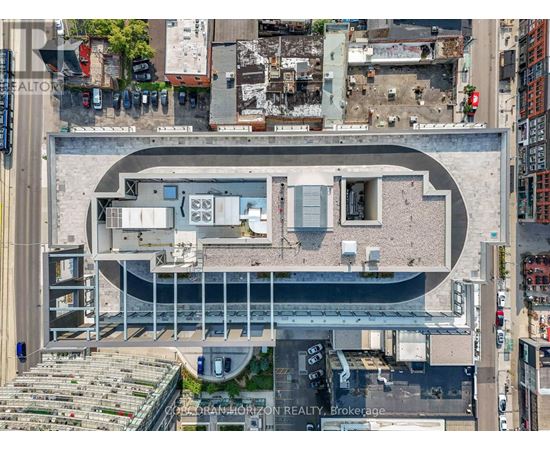 A top down view of a building with a pool in the middle.