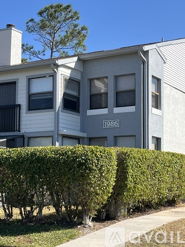 A white building with the number 1960 on it.