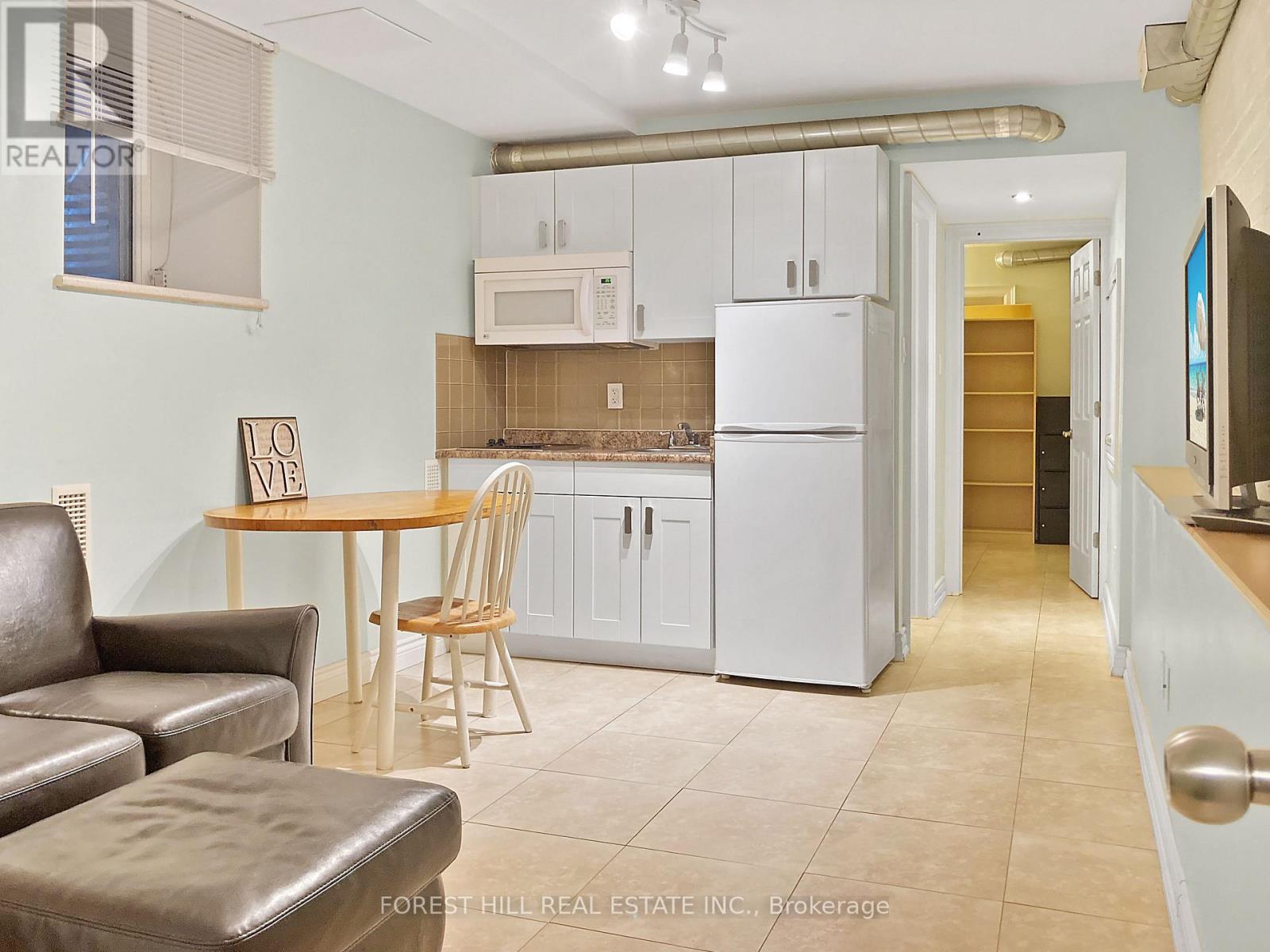 A kitchen with a table and chairs in the middle of the room.