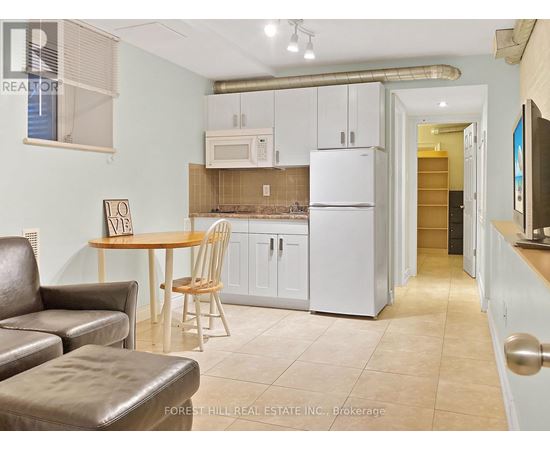 A kitchen with a table and chairs in the middle of the room.
