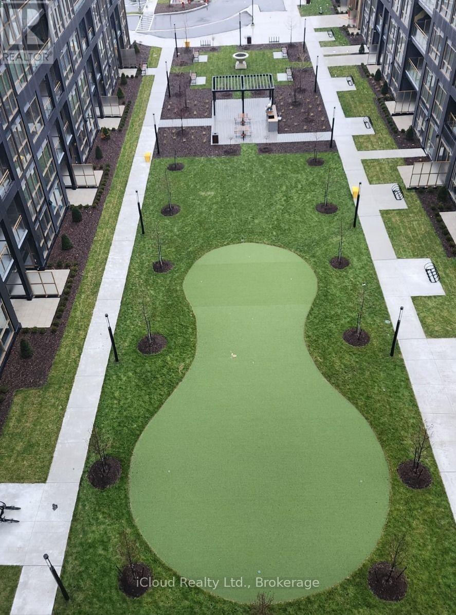A green space in between two buildings.