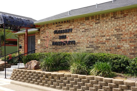 2525 W. Pleasant Run Rd. 1-2 Beds Apartment for Rent
