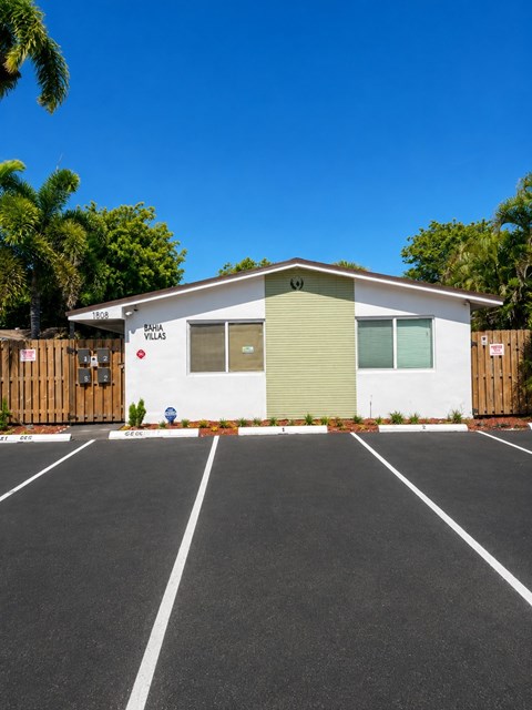 1808 Northeast 11Th Avenue 1-2 Beds Apartment for Rent