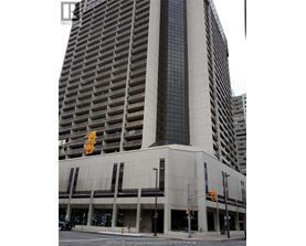 A building with a sign that says REALTOR.