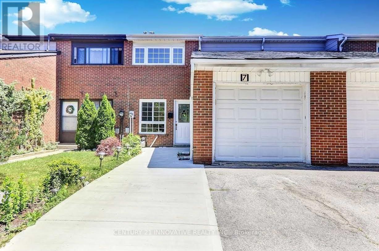 A house with a garage numbered 171 is for sale.