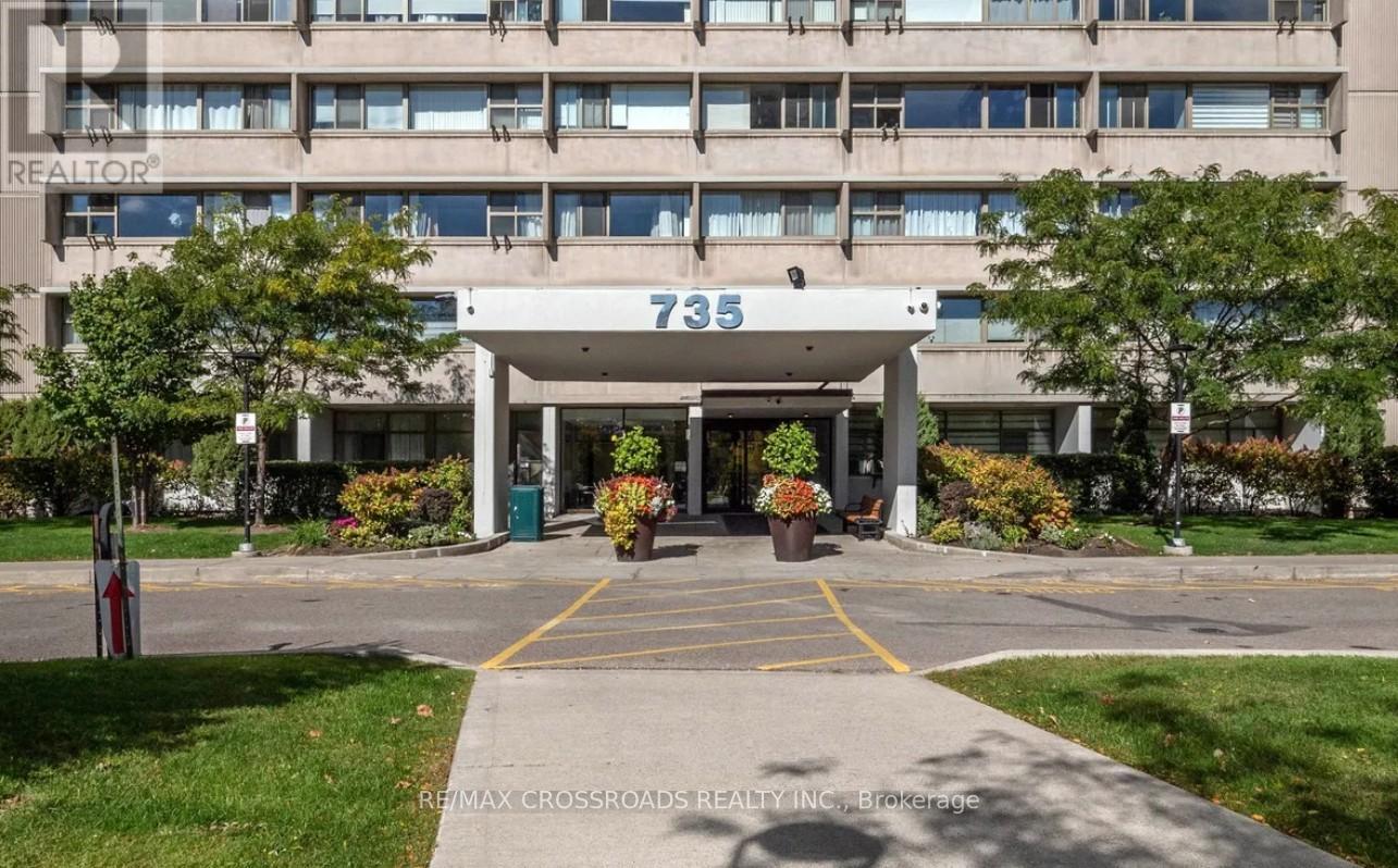 A building with the number 735 on it.