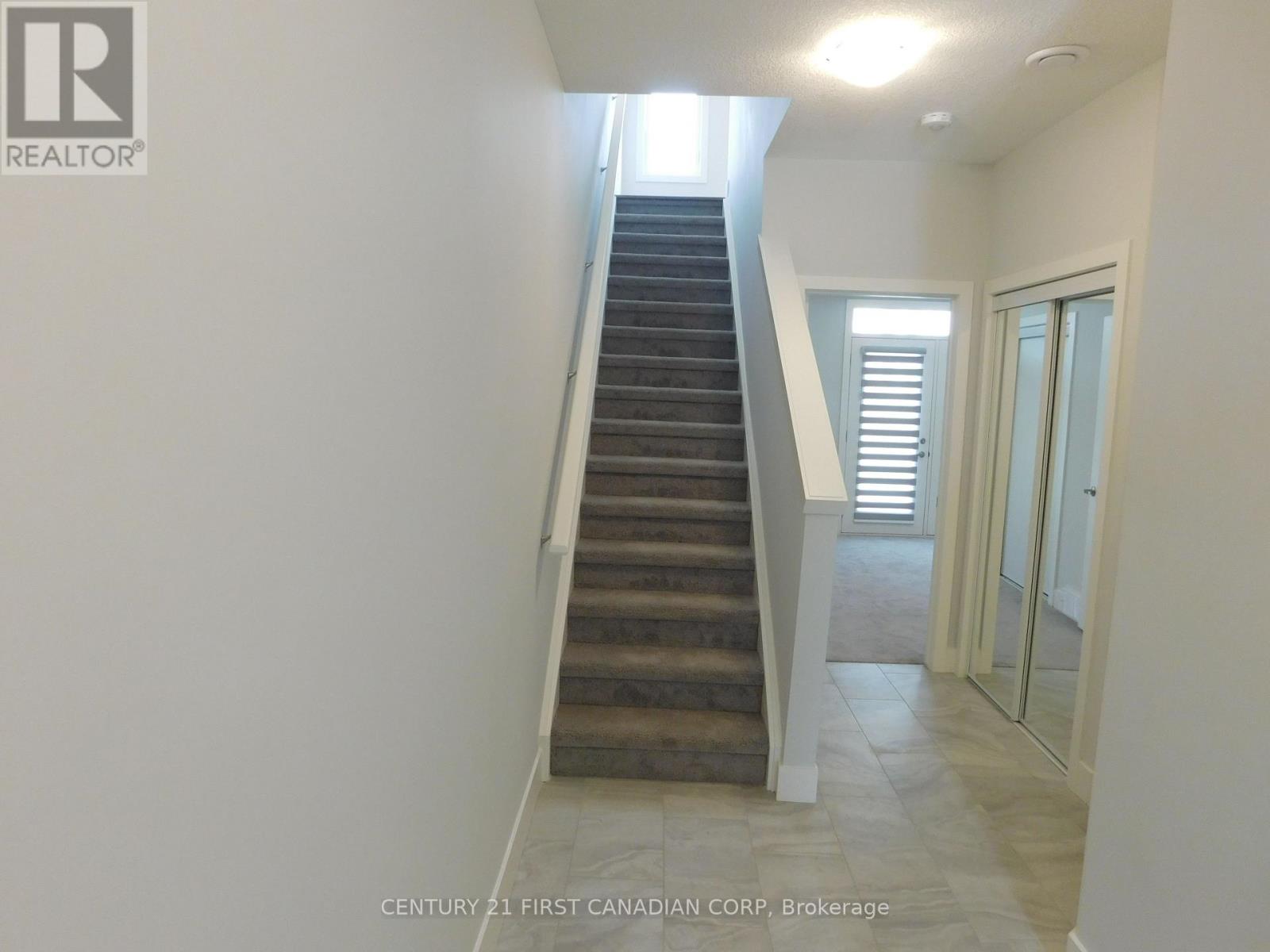 16 - 530 GATESTONE ROAD 4 Beds Condo, Home, Townhouse for Rent - Photo gallery 2
