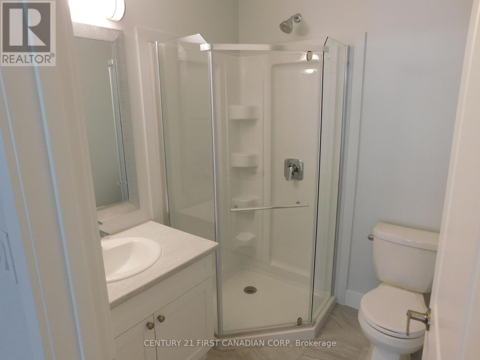16 - 530 GATESTONE ROAD 4 Beds Condo, Home, Townhouse for Rent - Photo gallery 4