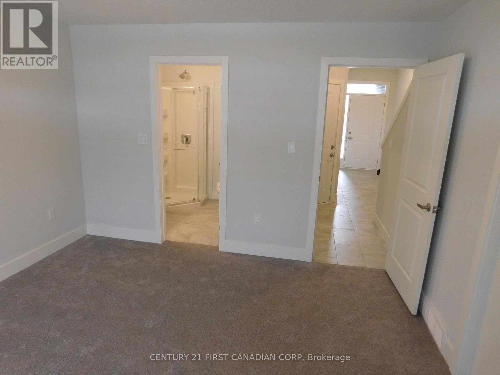 16 - 530 GATESTONE ROAD 4 Beds Condo, Home, Townhouse for Rent - Photo gallery 5