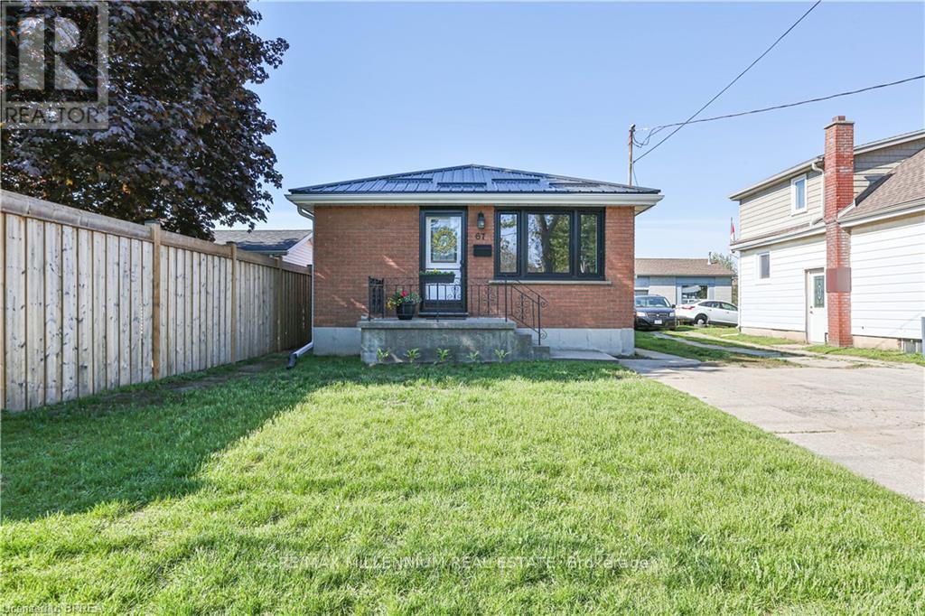 A house with a green lawn in front of it.