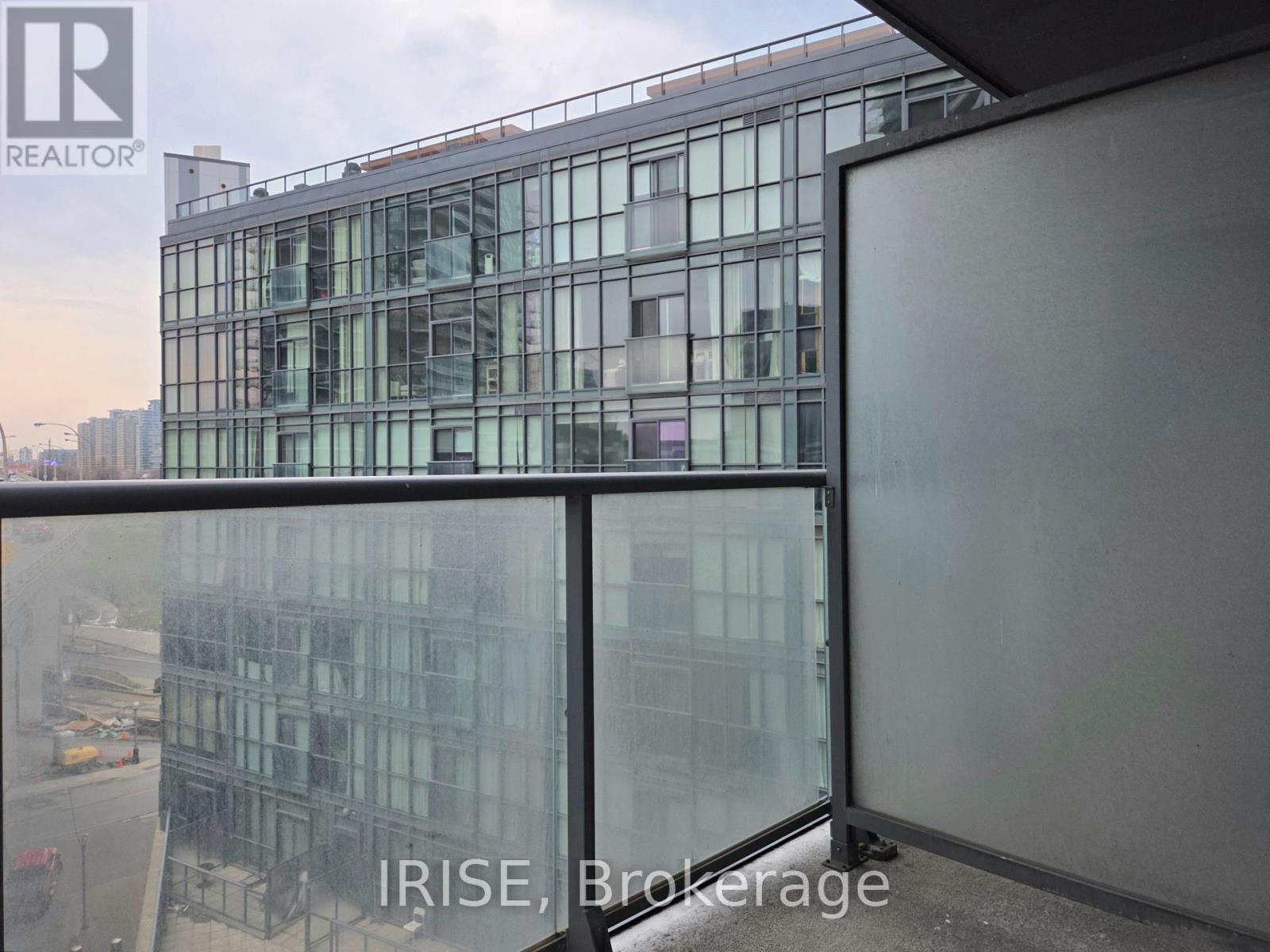 A glass building with the text "IRISE Brokerage" on the bottom right.