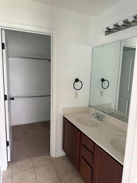 3013 Wildwood Drive 3 Beds Apartment for Rent