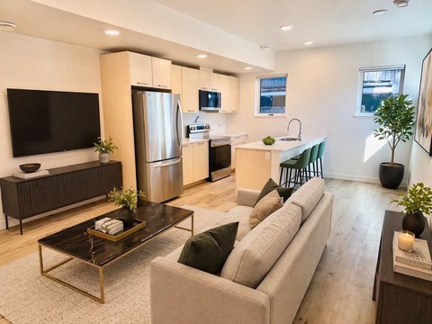 14132 98 Ave NW 2-4 Beds Apartment for Rent