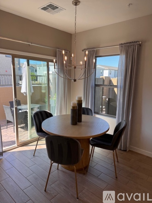 A dining room with a round table and chairs.