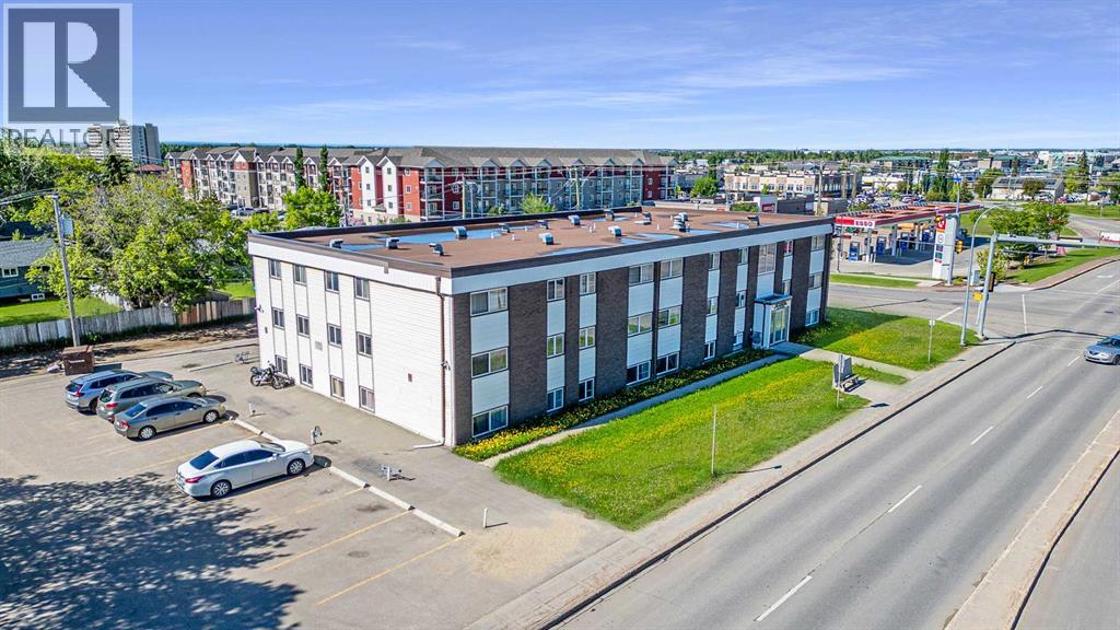 A large building with a parking lot in front of it.