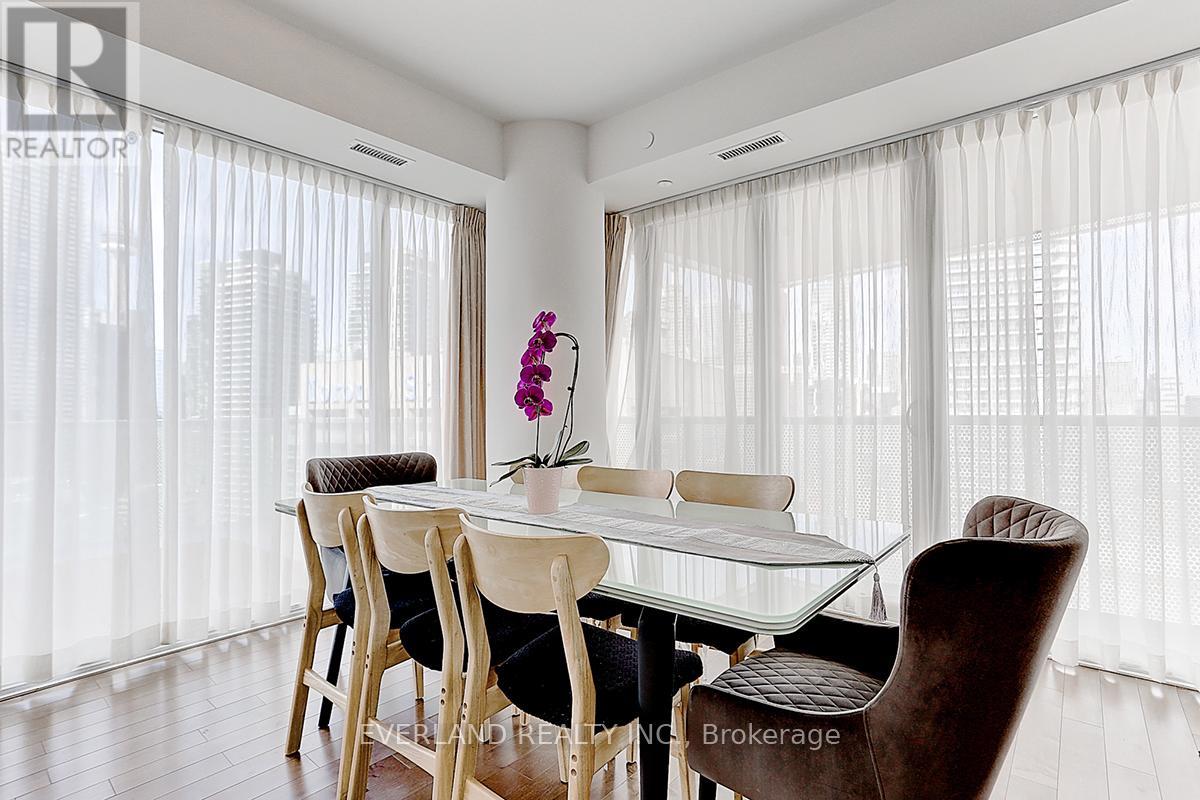 A dining room with a table and chairs.