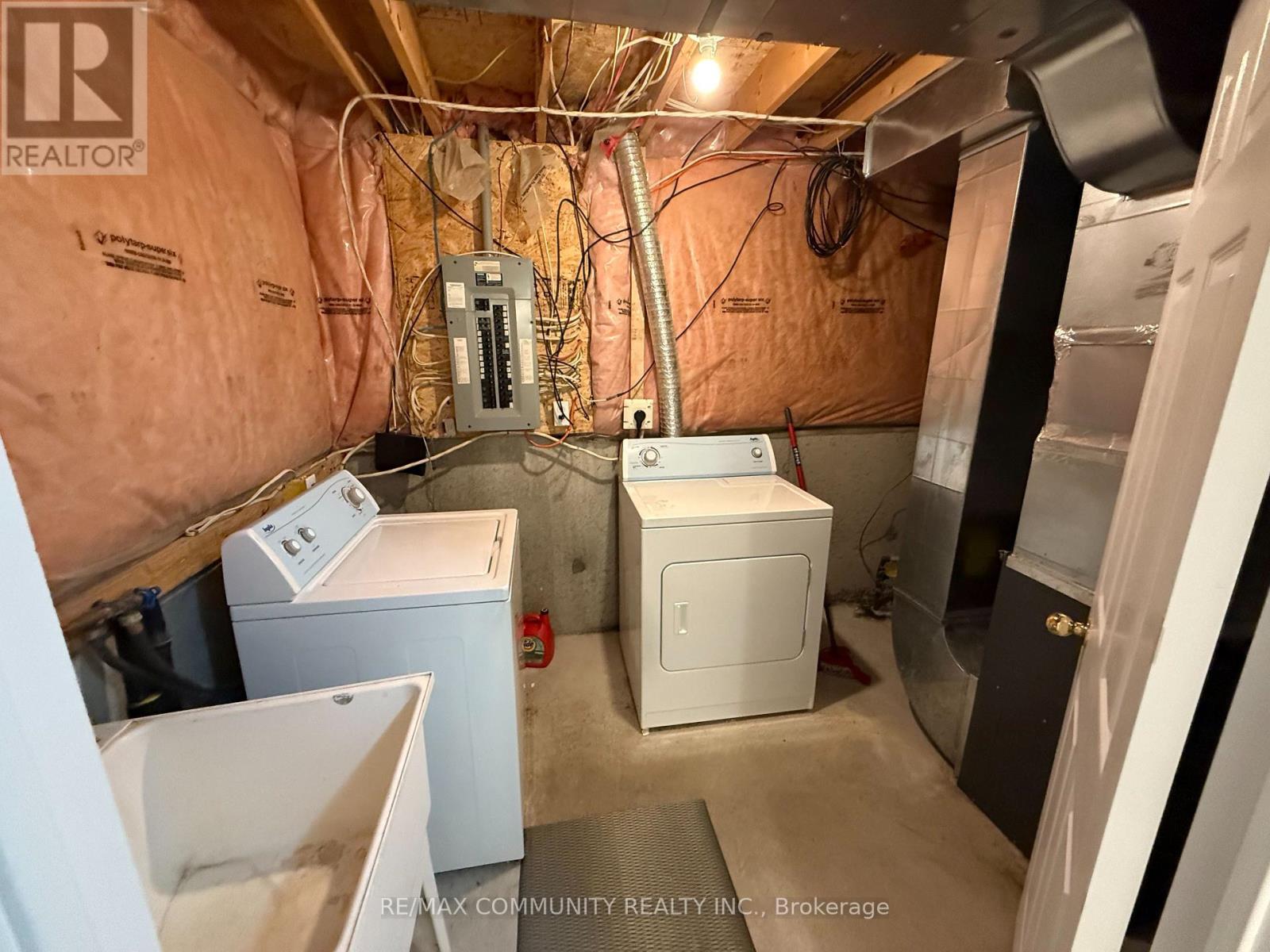 A laundry room with a washer and dryer.