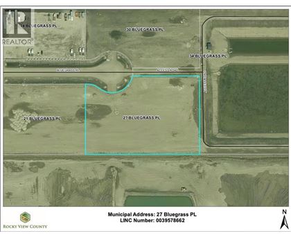 A map shows a property with a blue outline and a green area to the right.