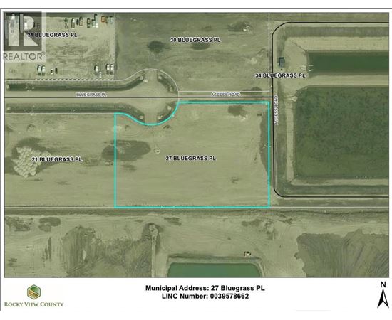 A map shows a property with a blue outline and a green area to the right.