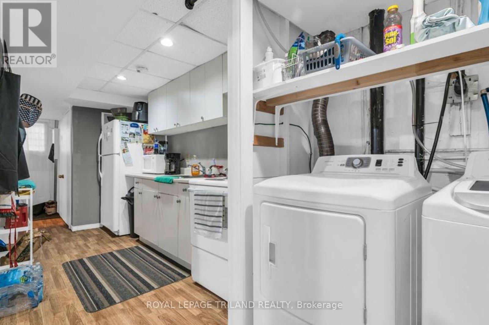 A laundry room with a washer and dryer.