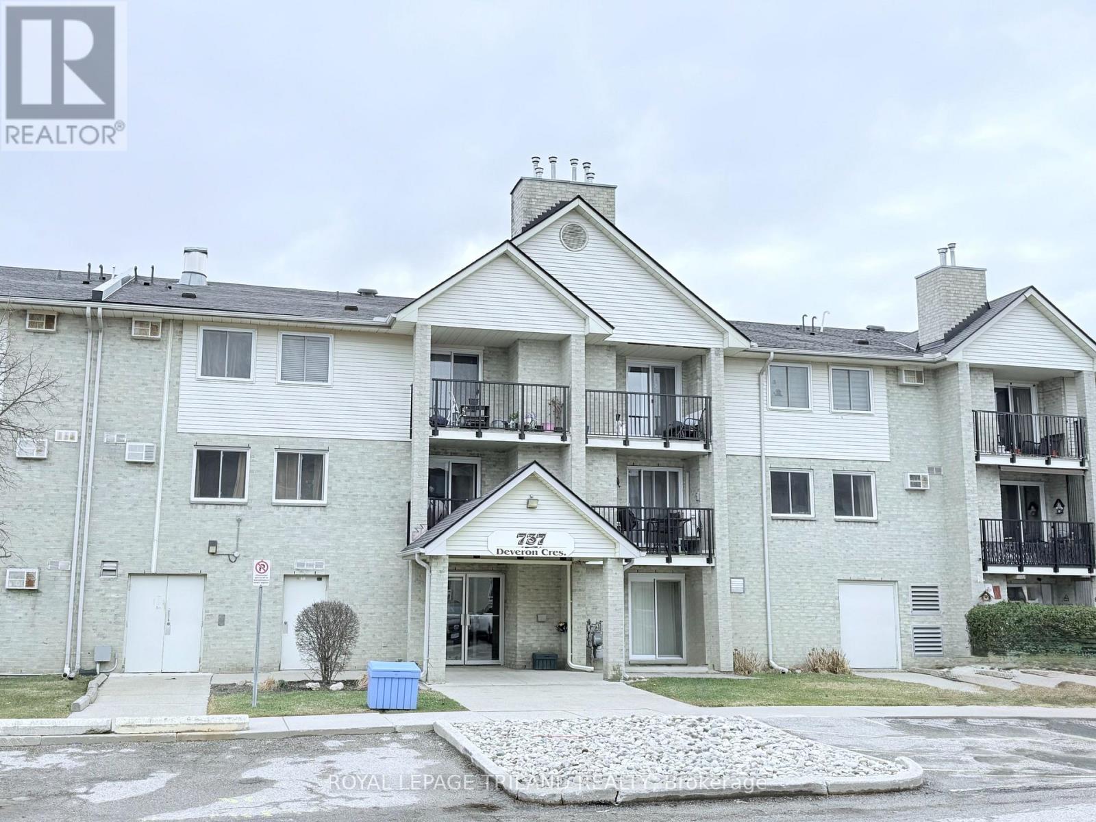 Apartment building with the number 723 on the front.