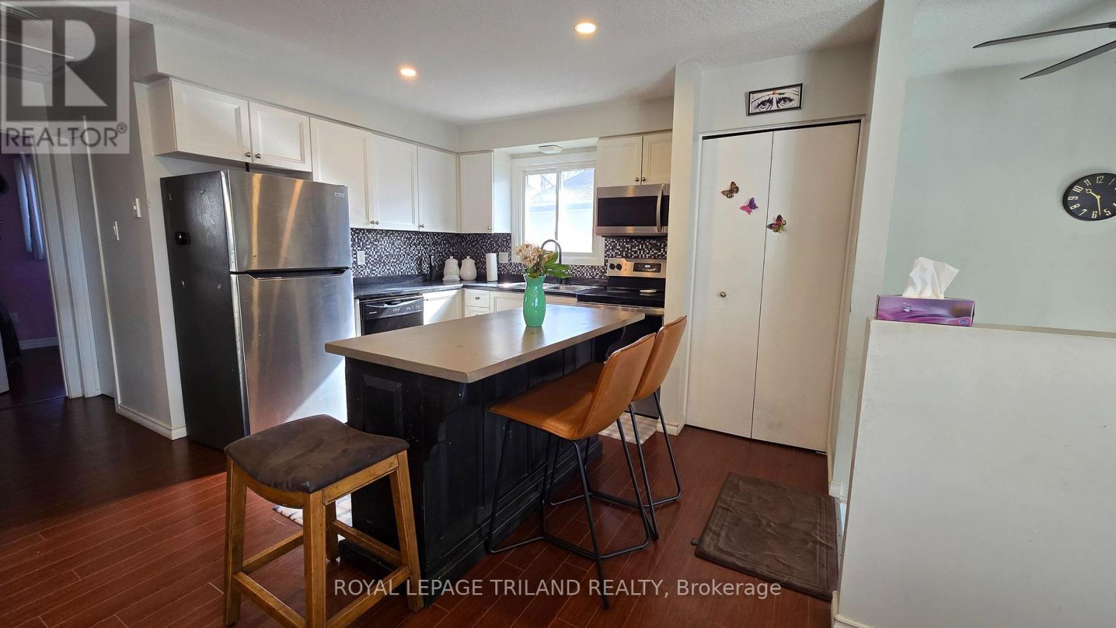 A kitchen with a table and chairs in the middle of the room.