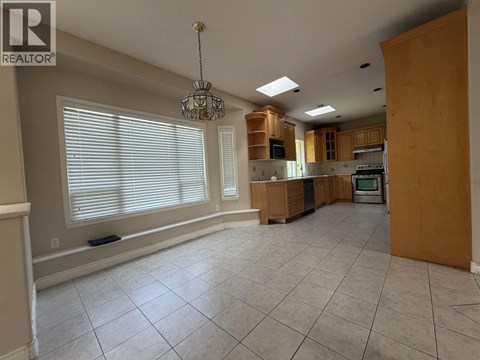 9228 PINEWELL CRESCENT 5 Beds Apartment for Rent