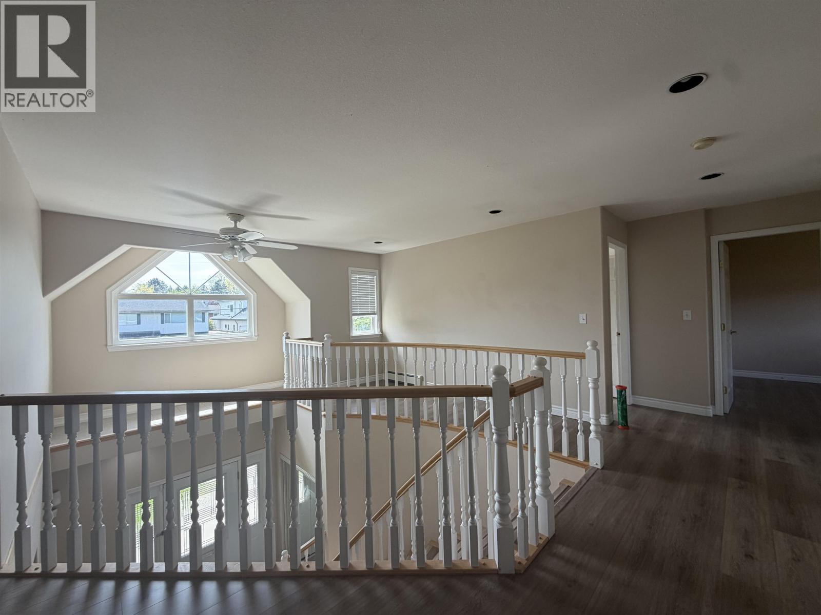 9228 PINEWELL CRESCENT 5 Beds House for Rent - Photo gallery 3