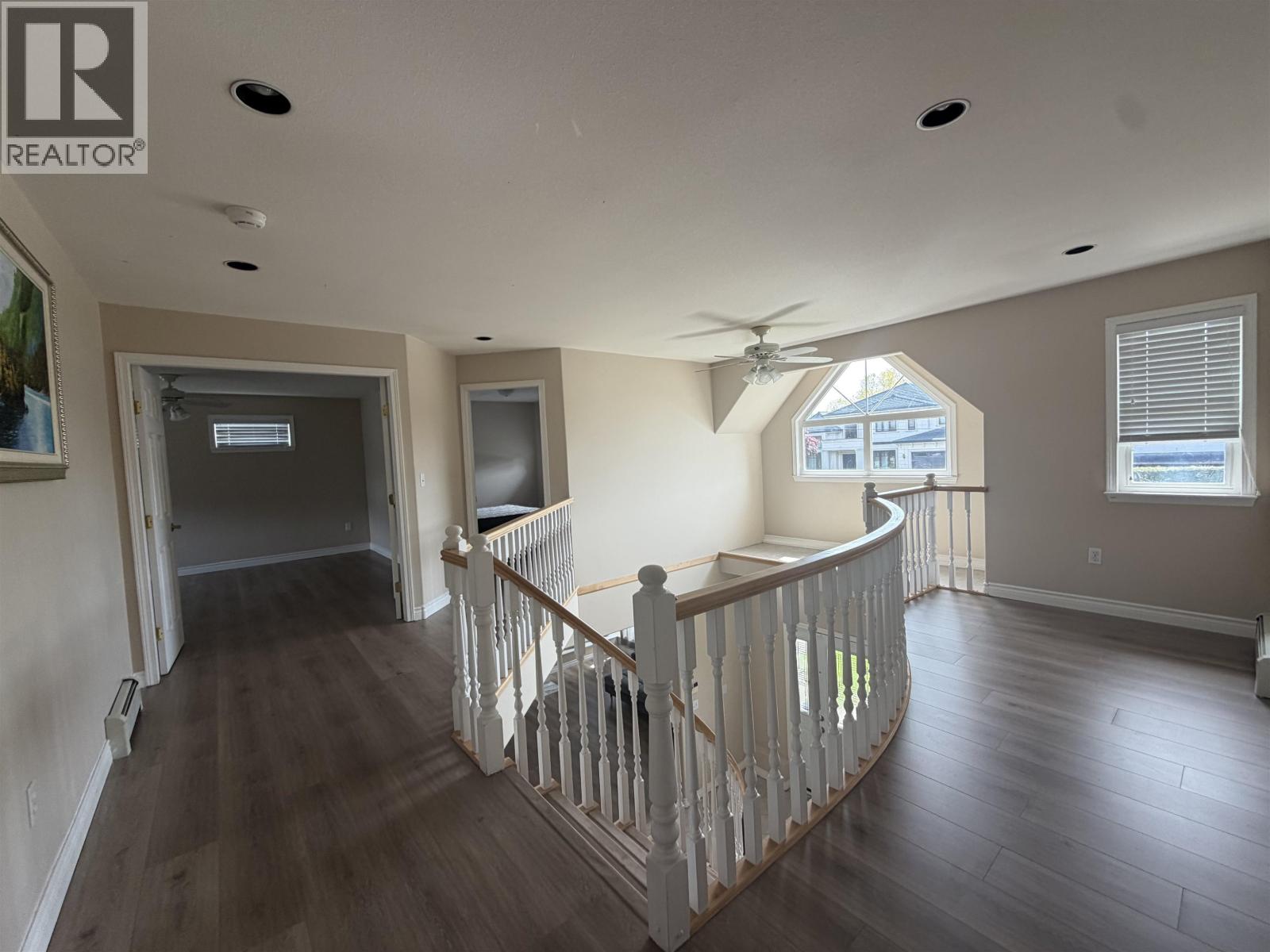 9228 PINEWELL CRESCENT 5 Beds House for Rent - Photo gallery 4