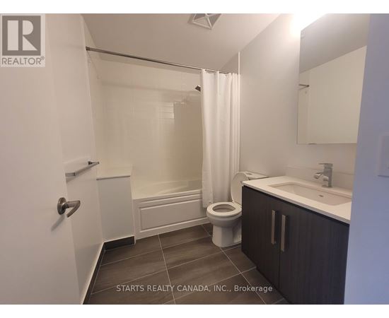 A bathroom with a toilet, sink, and bathtub.