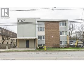 A building with the number 871 on it.