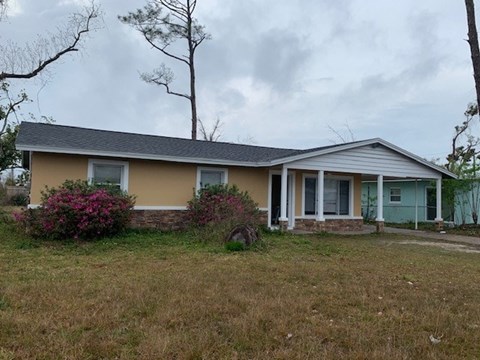 1813 Clay Ave. 3 Beds Apartment for Rent