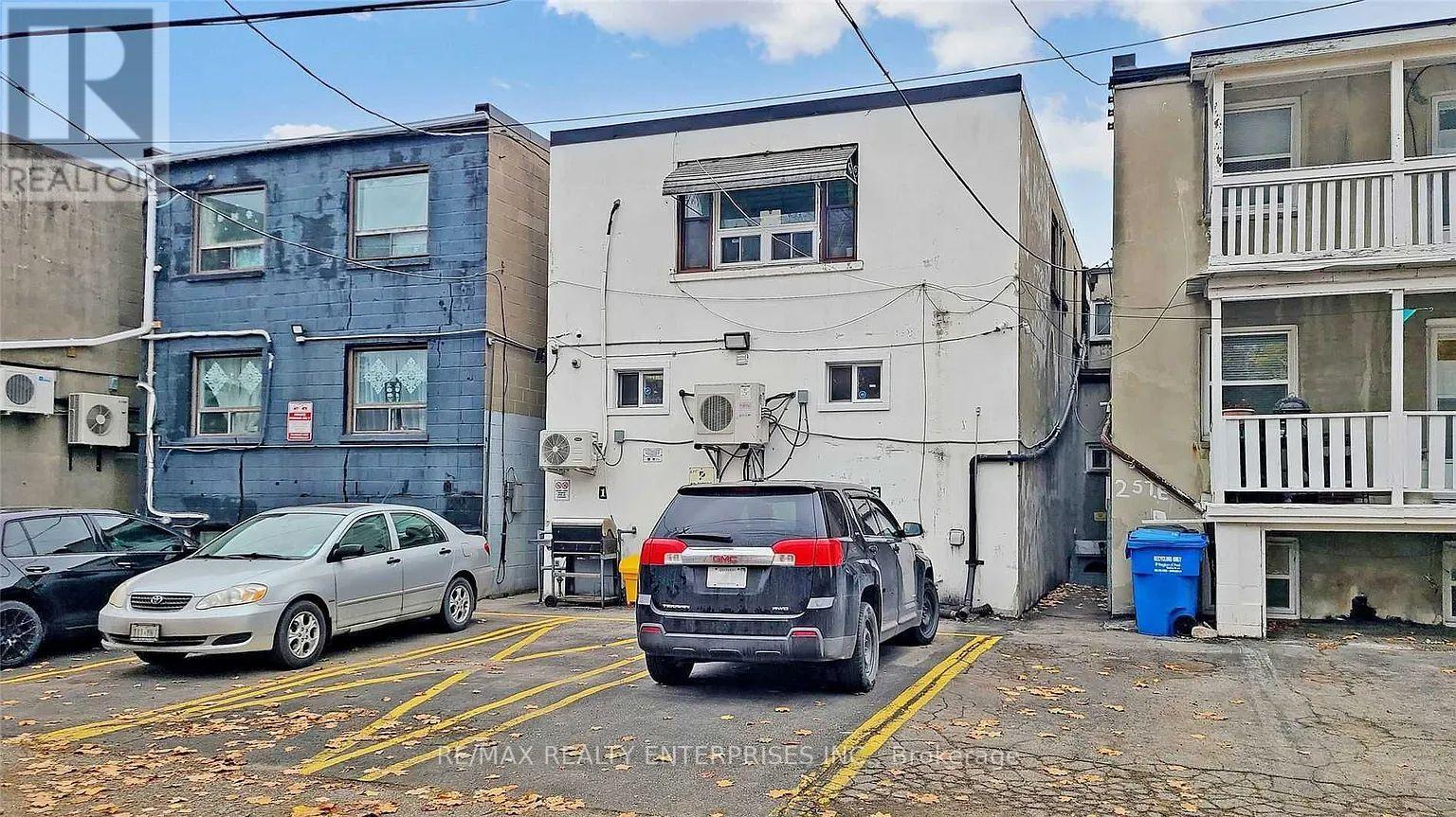 A car is parked in a parking lot in front of a building.
