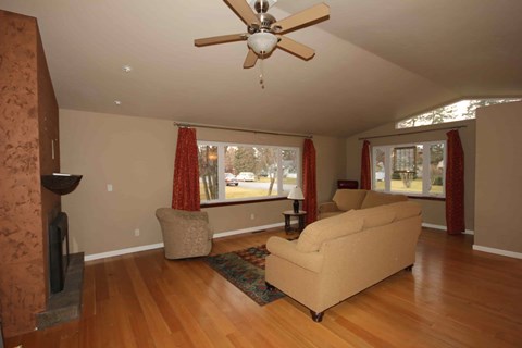 819 10Th Str 5 Beds Apartment for Rent