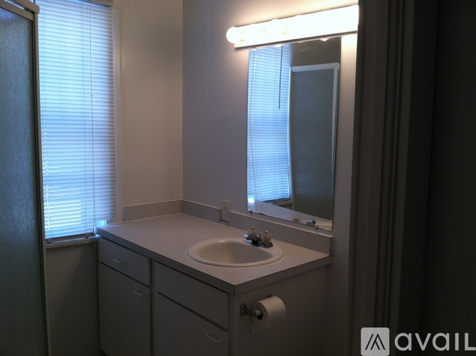 A bathroom with a sink and mirror.