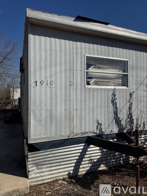 A white building with the number 1910 on it.