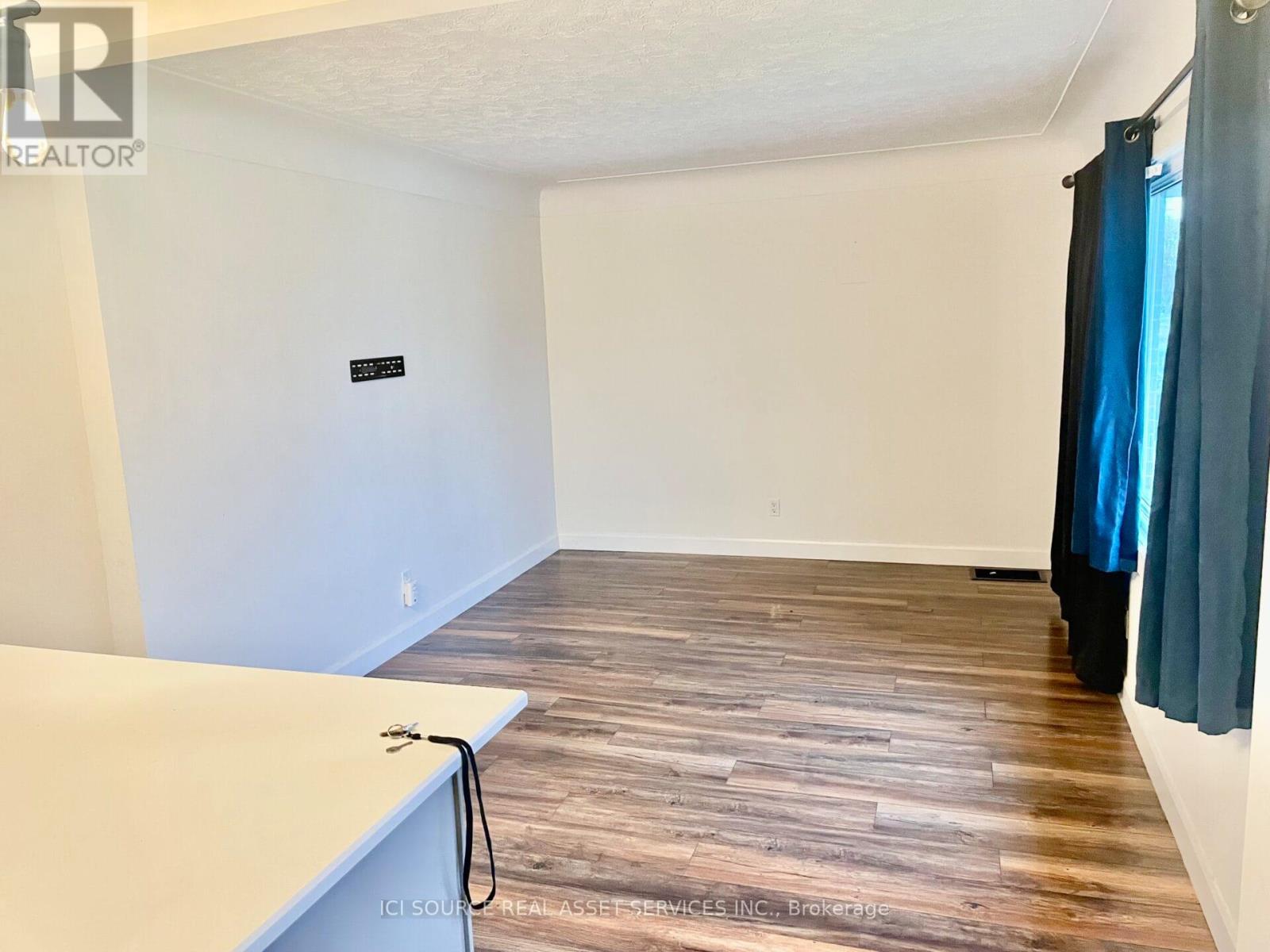 MAIN FL - 374 EAST 16TH STREET 3 Beds House for Rent - Photo gallery 4