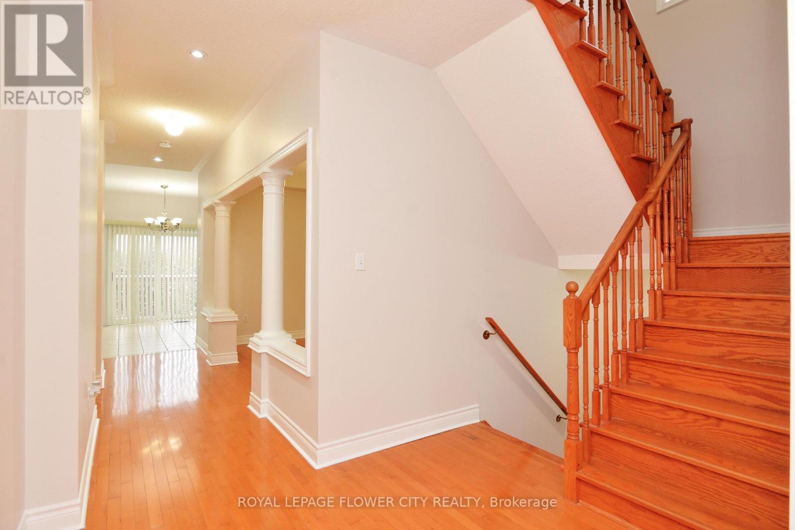 MAIN AND 2ND FLOOR - 104 BONISTEL CRESCENT 4 Beds House for Rent - Photo gallery 5