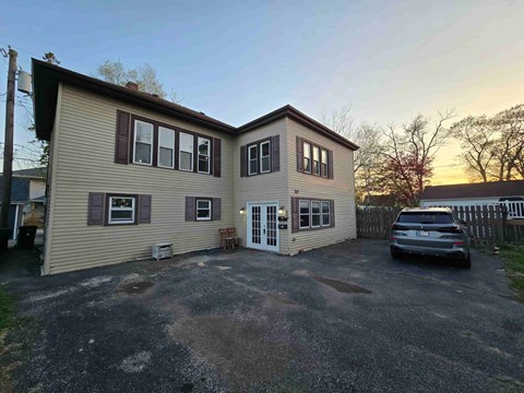 10 Lawndale St. 2 Beds Apartment for Rent