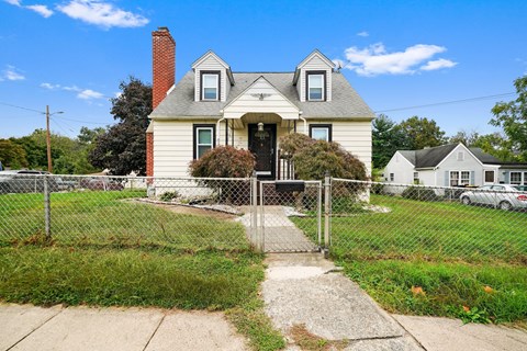 624 Armstrong Ave 3 Beds Apartment for Rent