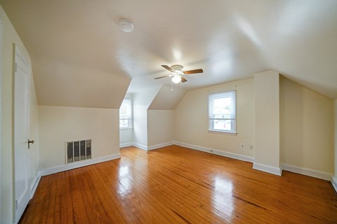 624 Armstrong Ave 3 Beds Apartment for Rent