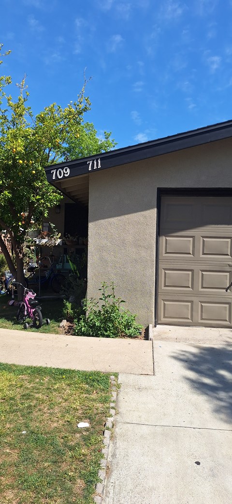 709 East Chalynn Circle 3 Beds Apartment for Rent