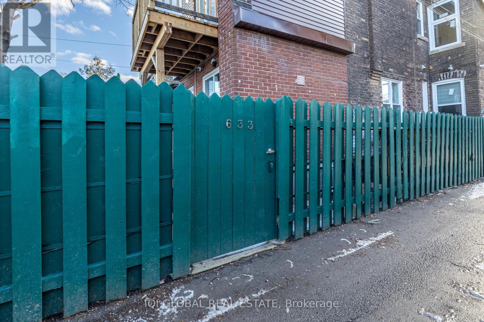 A green fence with the number 633 on it.