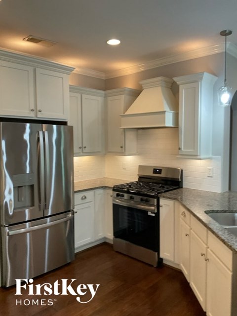 141 WILLOW LAKE LANE 4 Beds Apartment for Rent