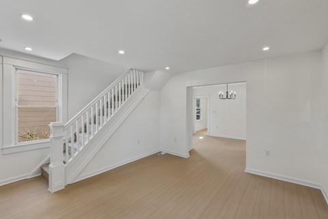 507 Washburn Ave 3 Beds Apartment for Rent