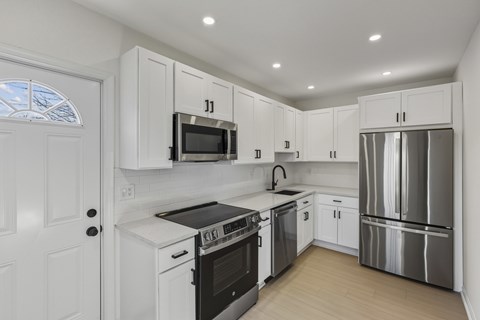 507 Washburn Ave 3 Beds Apartment for Rent