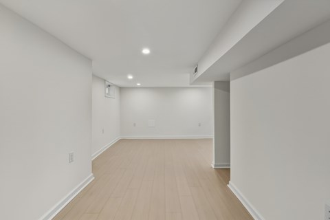 507 Washburn Ave 3 Beds Apartment for Rent